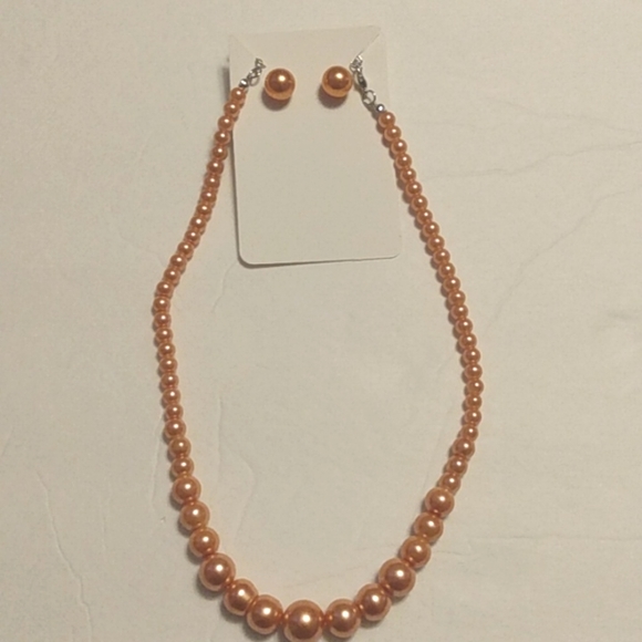 None Jewelry - Beautiful Ladies Pastel Peach 🍑 Necklace and Earrings Pearl bead Set. NWOT